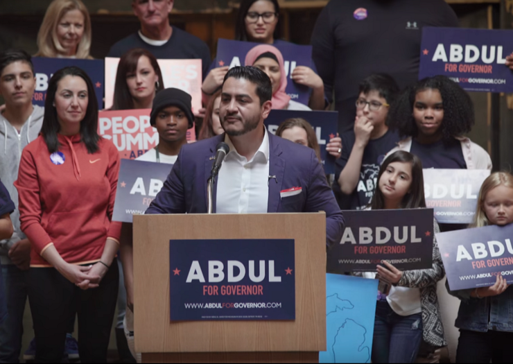 [Photo: Abdul el-Sayed speaks to a crowd in Michigan]