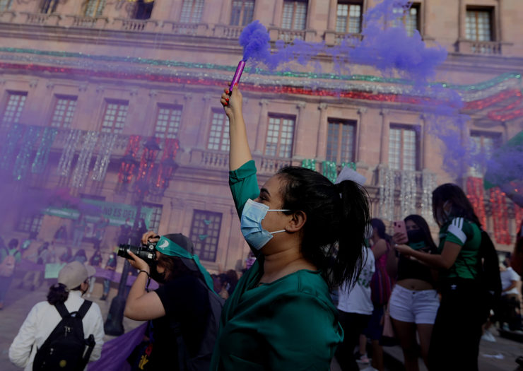 Photo of woman and others relying after Mexico decriminalized abortion