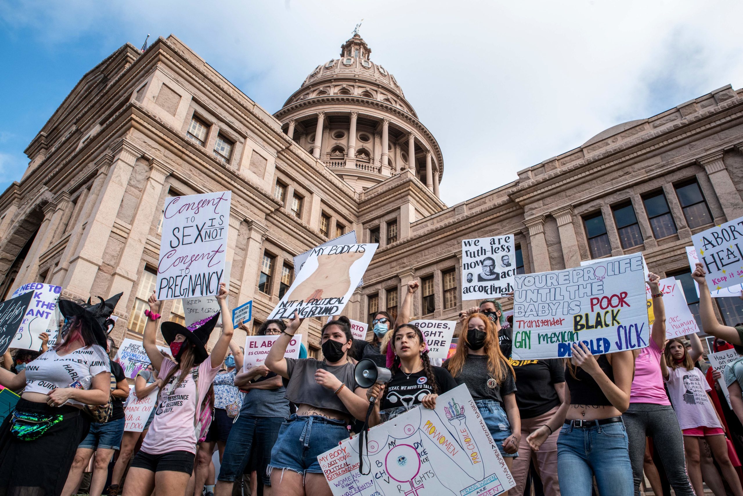 Photo of large group of abortion rights supporters at the Texas capitol in 2021