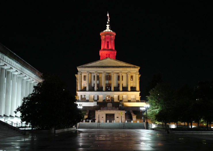Photo of the Tennessee state capitol at night