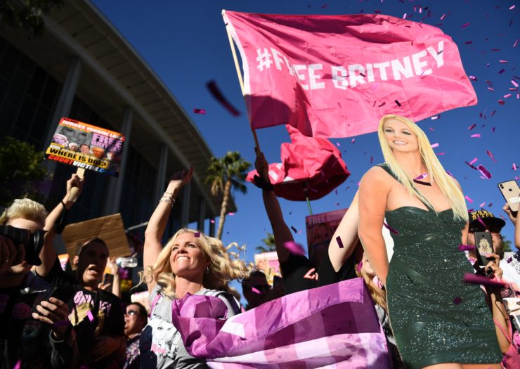 Photo of supporters of the Free Britney movement in a rally