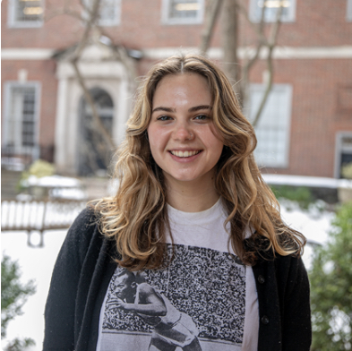 headshot image of Aleksandra Goldberg